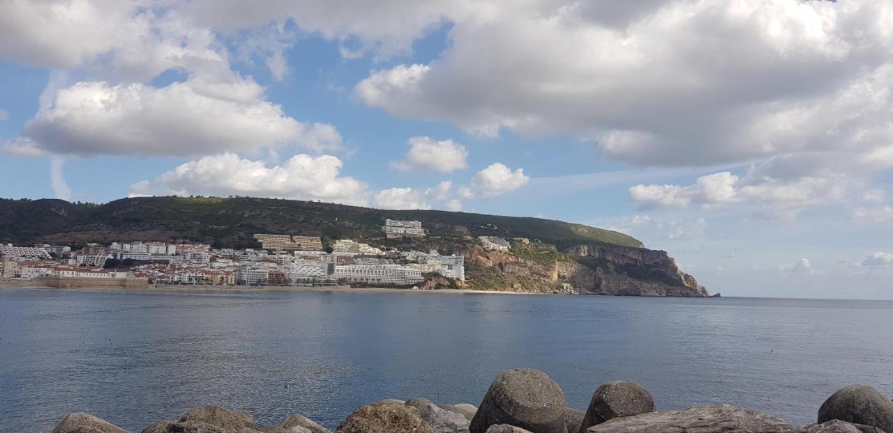 Sesimbra Sun&Sea - Beachfront Apartment! 외부 사진